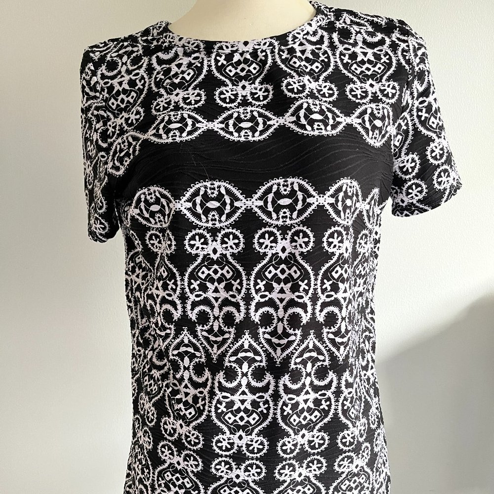 East 5th Black and White Pullover Blouse